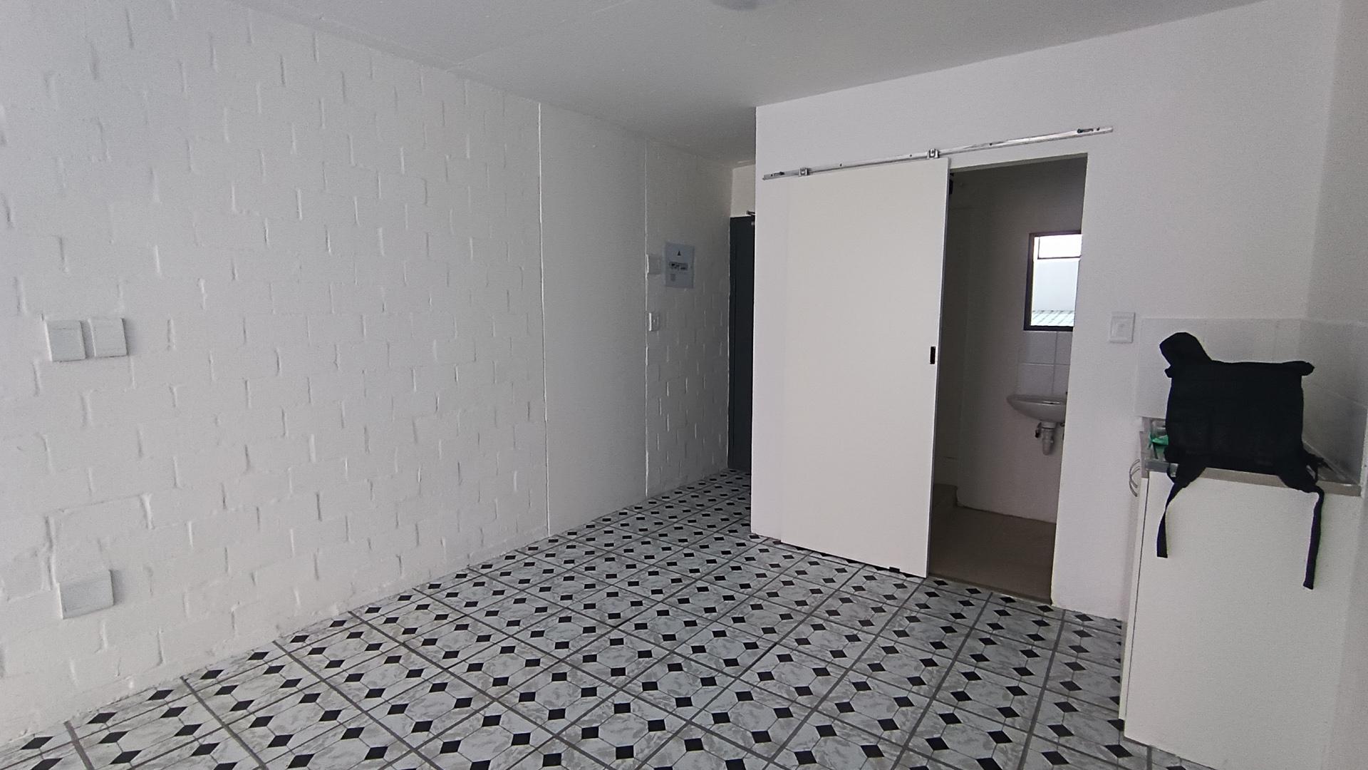 Lounges - 13 square meters of property in Wynberg - CPT