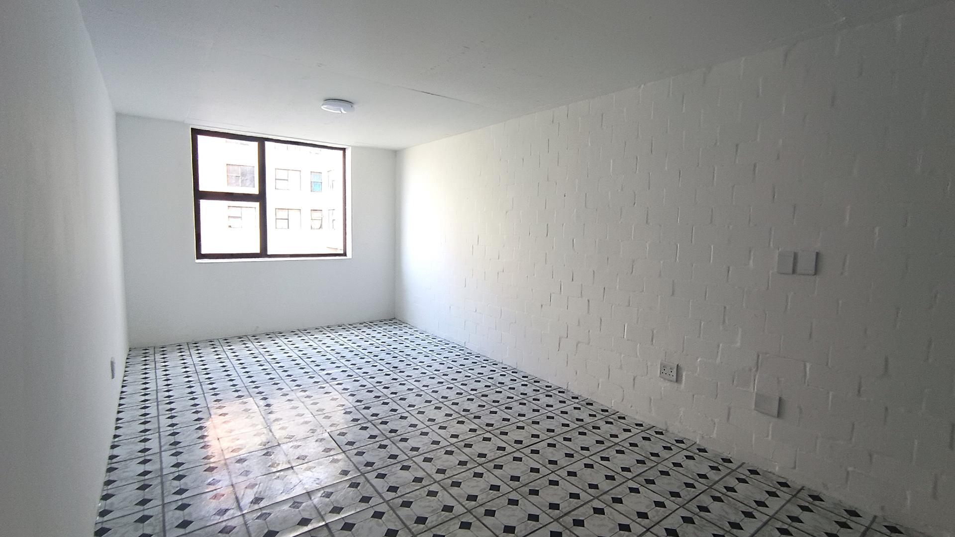 Bed Room 1 - 17 square meters of property in Wynberg - CPT