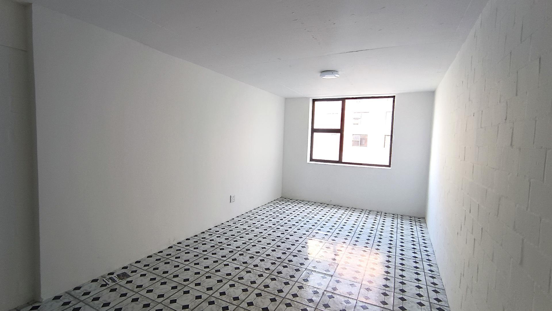 Bed Room 1 - 17 square meters of property in Wynberg - CPT