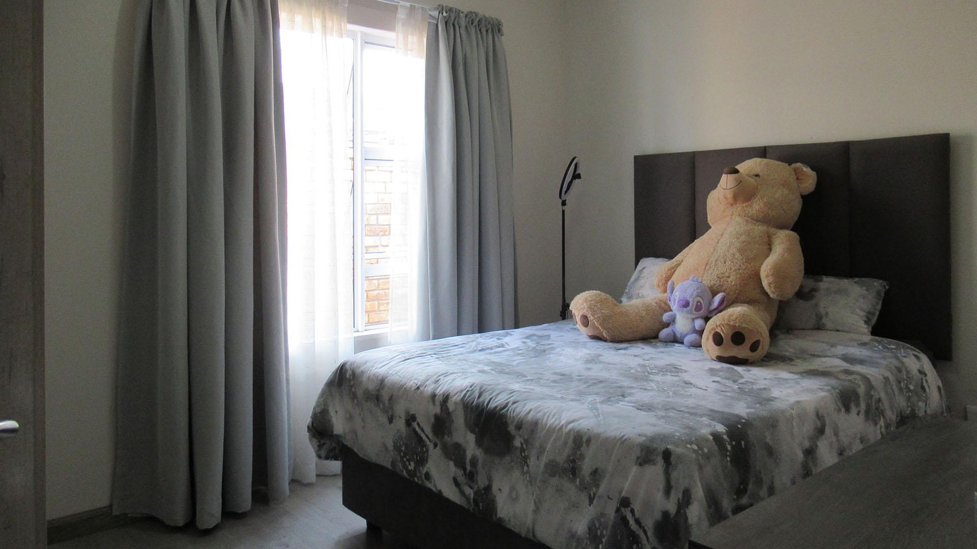 Bed Room 1 - 11 square meters of property in North Riding