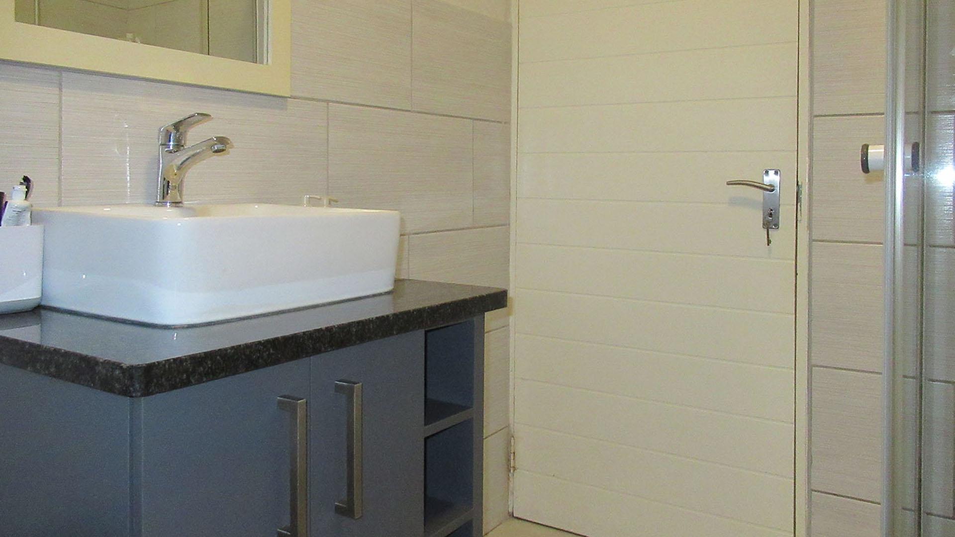 Main Bathroom - 6 square meters of property in North Riding