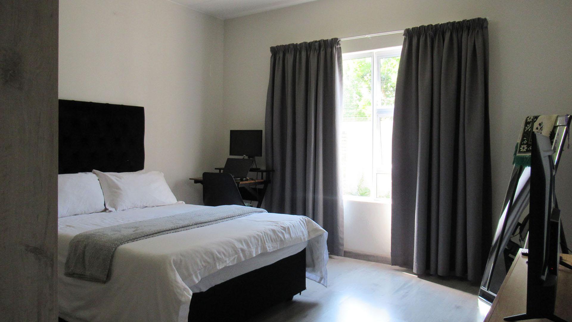 Main Bedroom - 17 square meters of property in North Riding