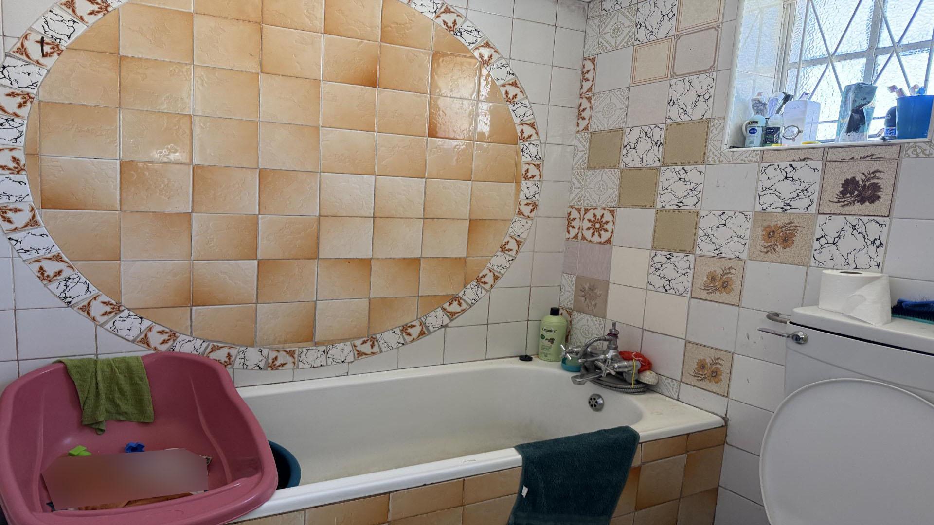 Bathroom 2 of property in Kensington - PE