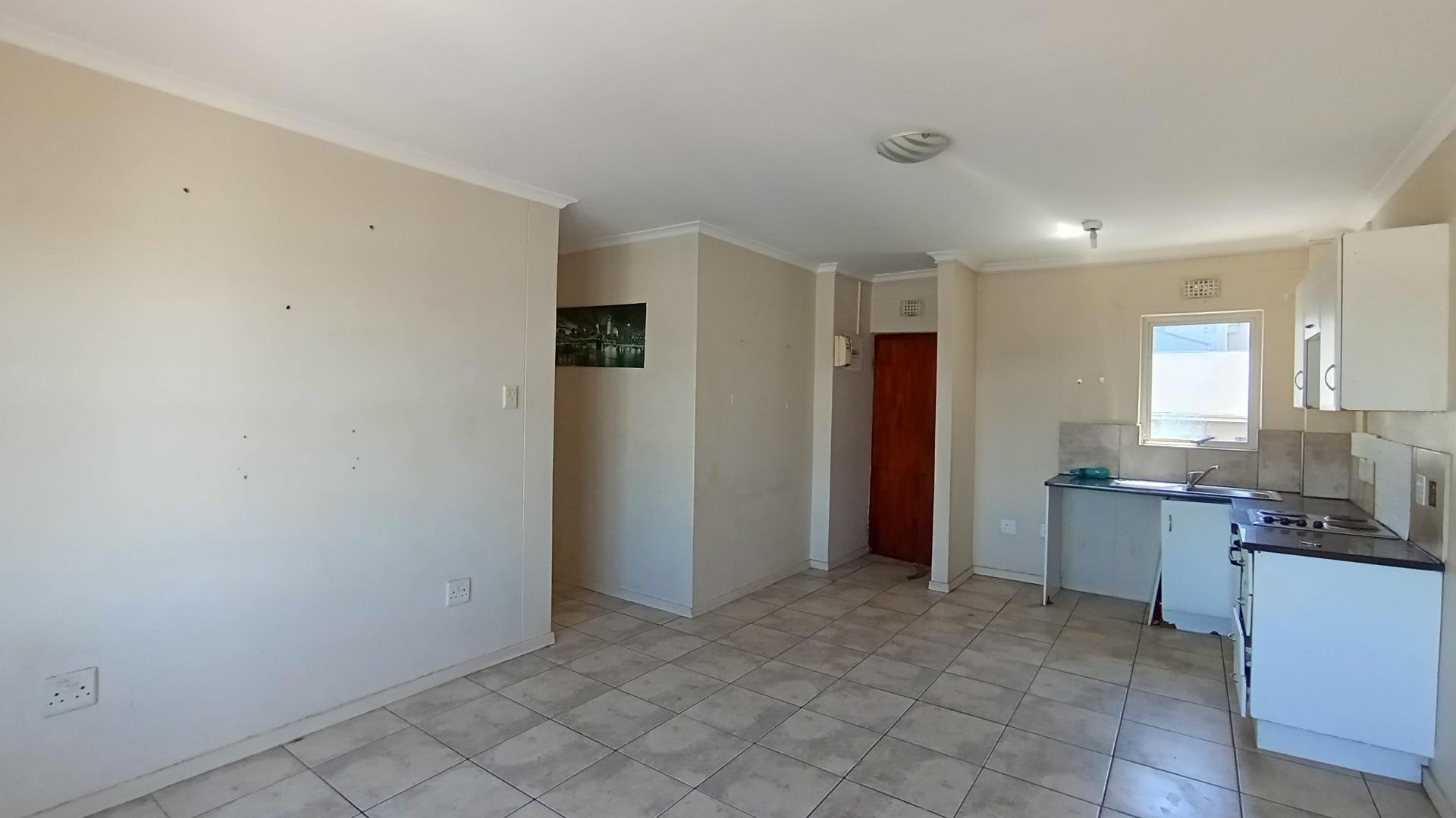 Lounges - 17 square meters of property in Chase Valley