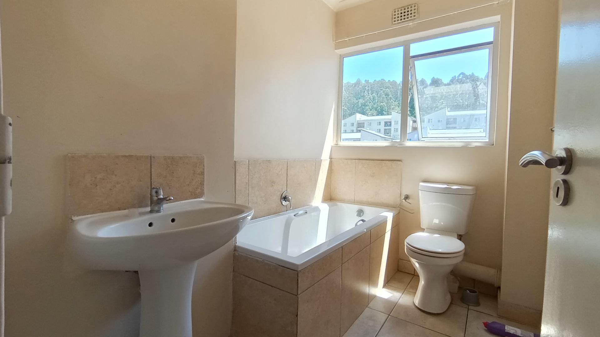 Bathroom 1 - 5 square meters of property in Chase Valley