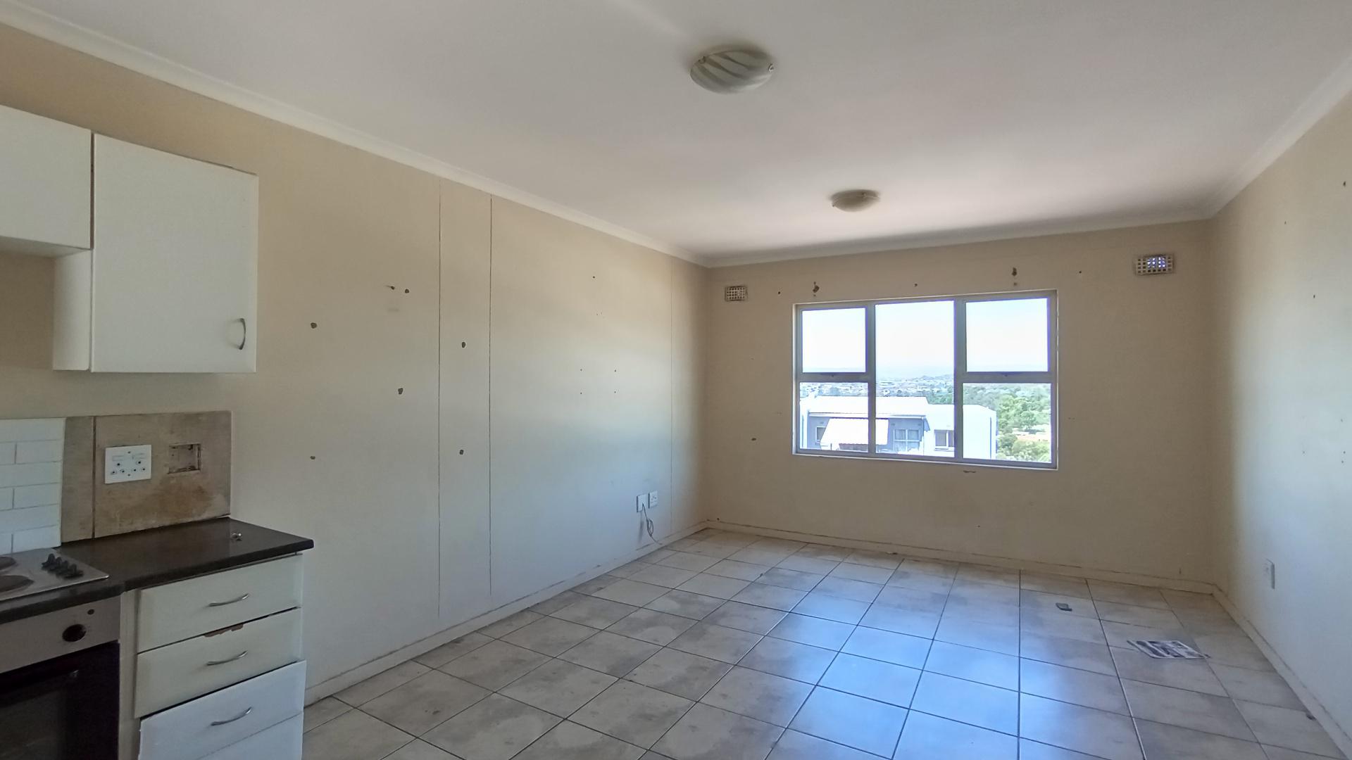 Lounges - 17 square meters of property in Chase Valley