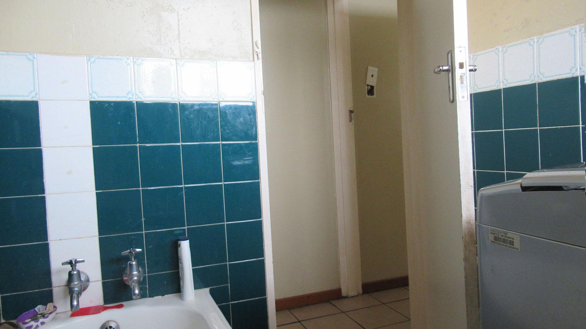 Bathroom 1 - 18 square meters of property in Florida