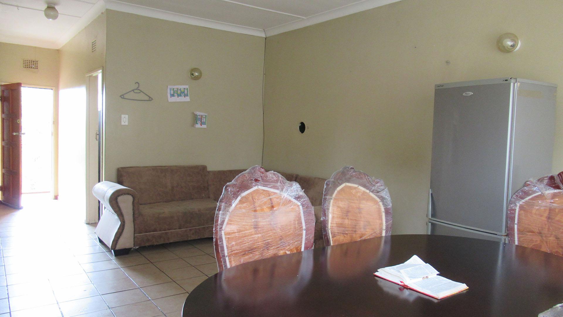 Lounges - 95 square meters of property in Florida