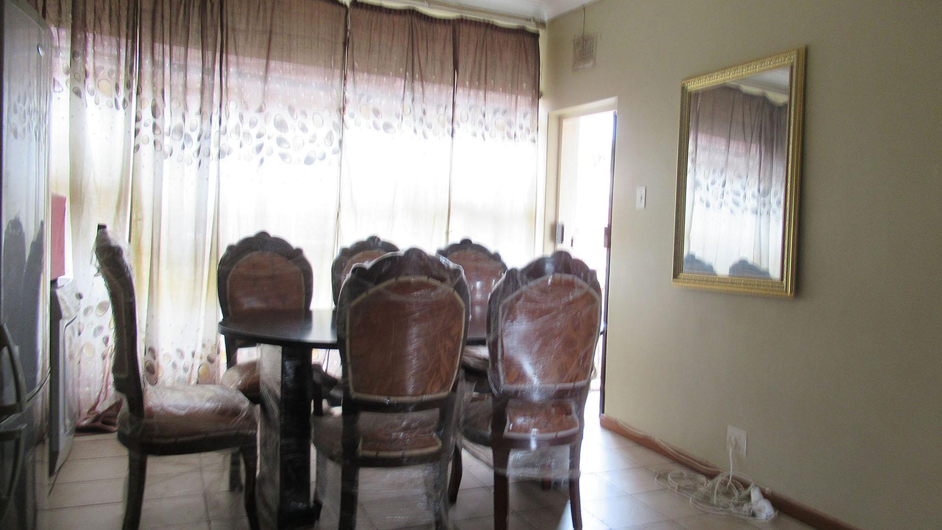 Lounges - 95 square meters of property in Florida