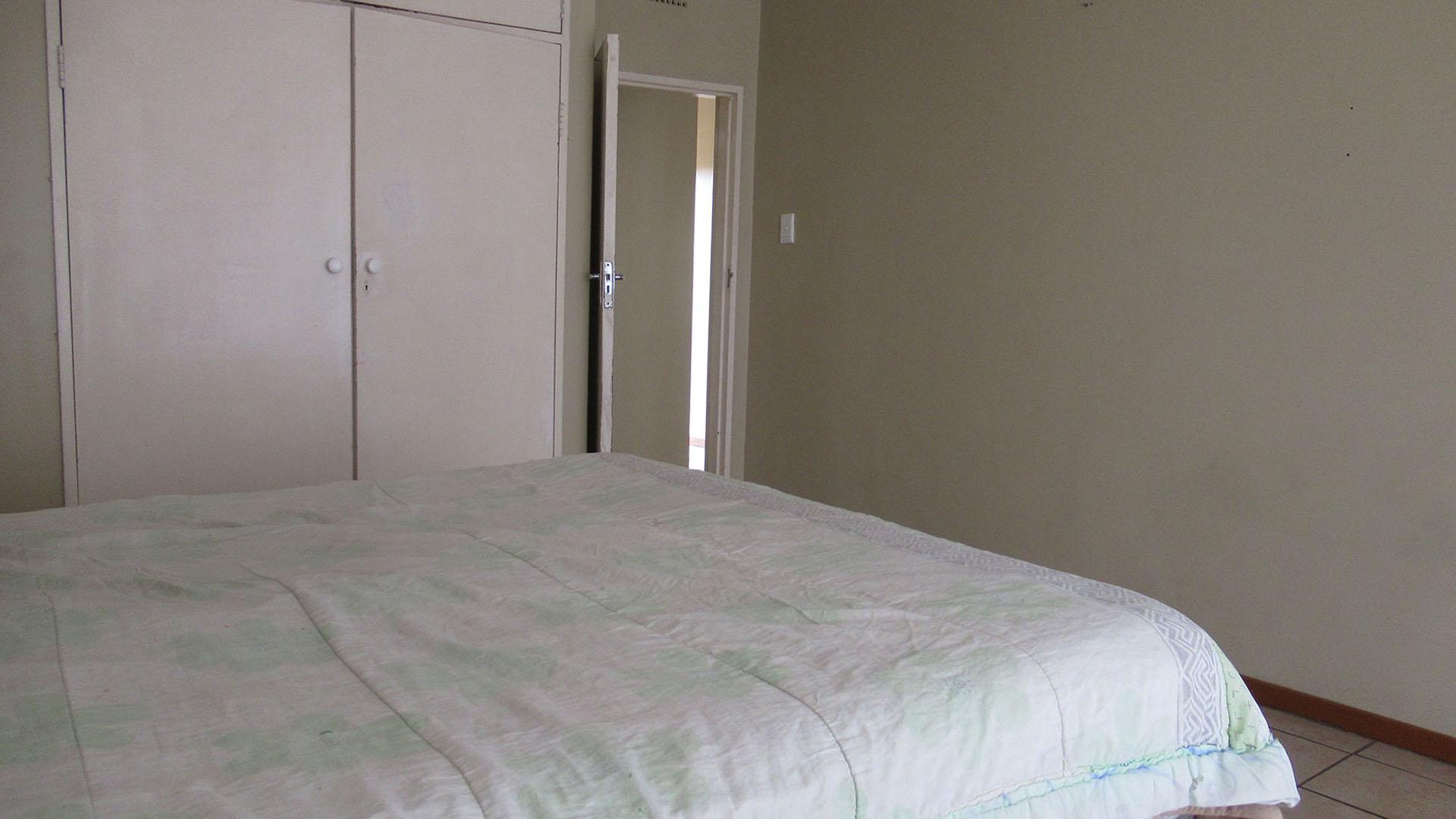 Bed Room 1 - 74 square meters of property in Florida