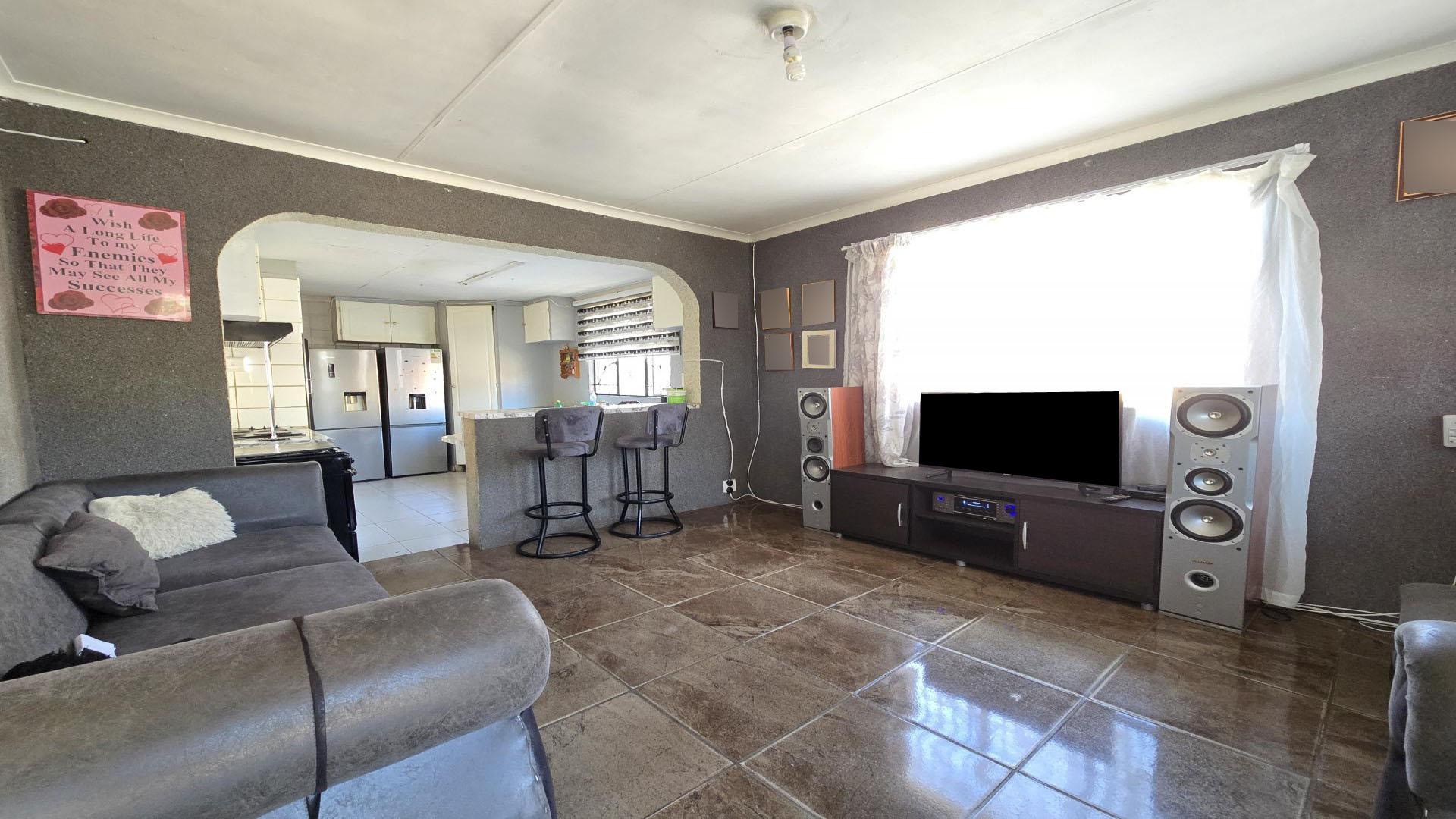 Lounges of property in Turffontein