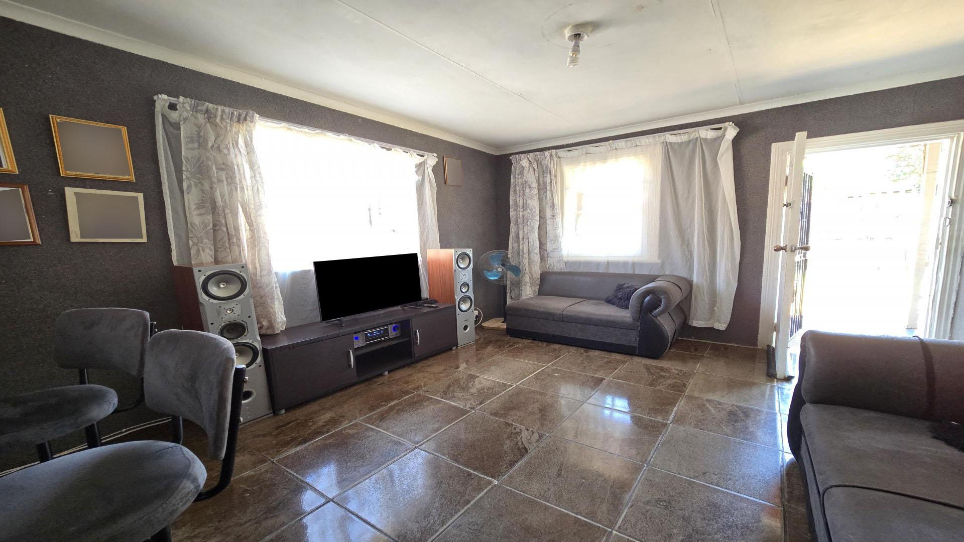 Lounges of property in Turffontein