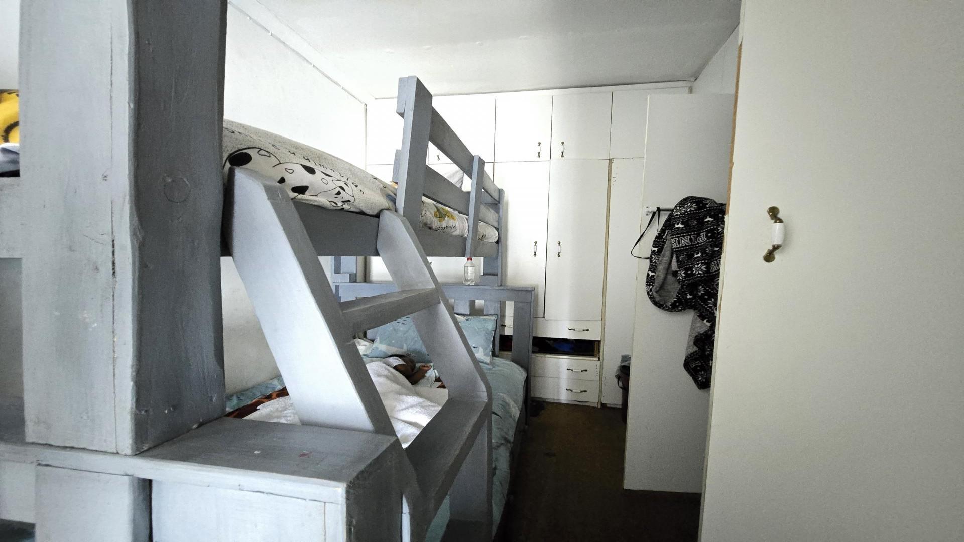 Bed Room 1 of property in Turffontein