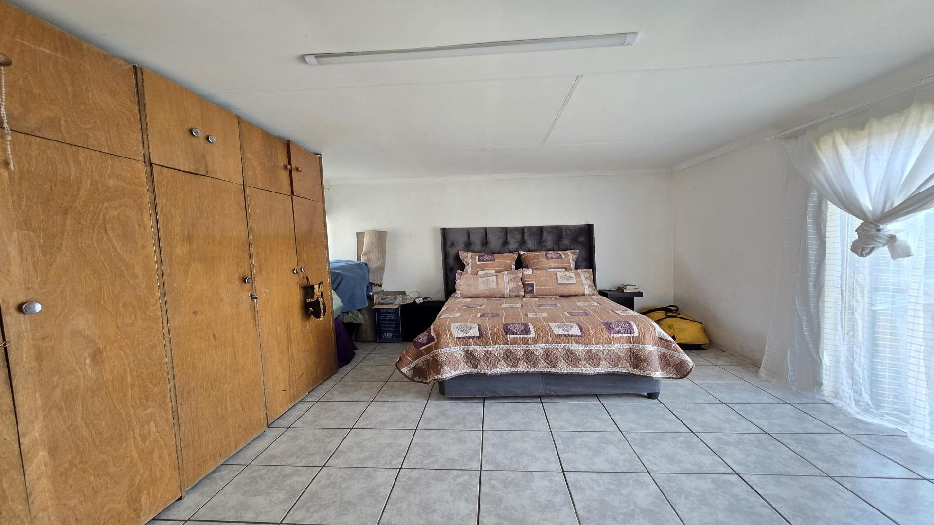 Bed Room 2 of property in Turffontein