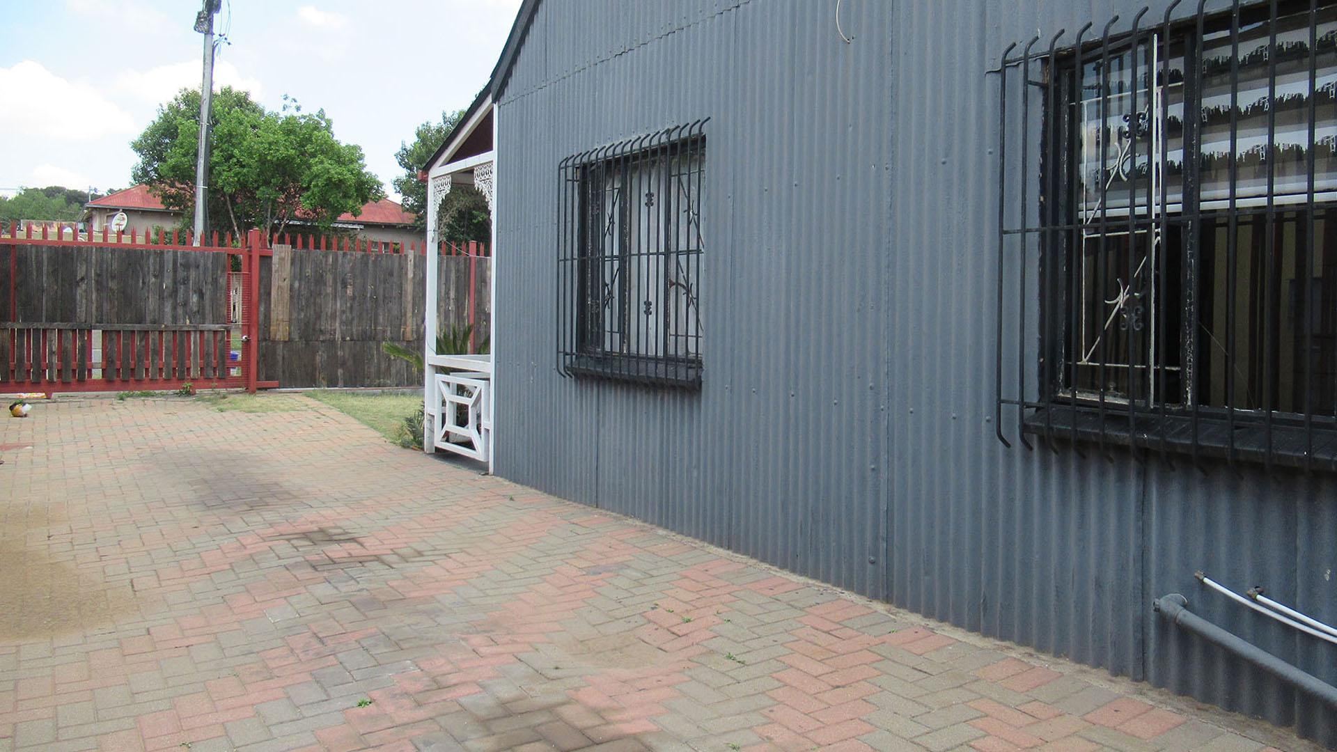 Backyard of property in Turffontein