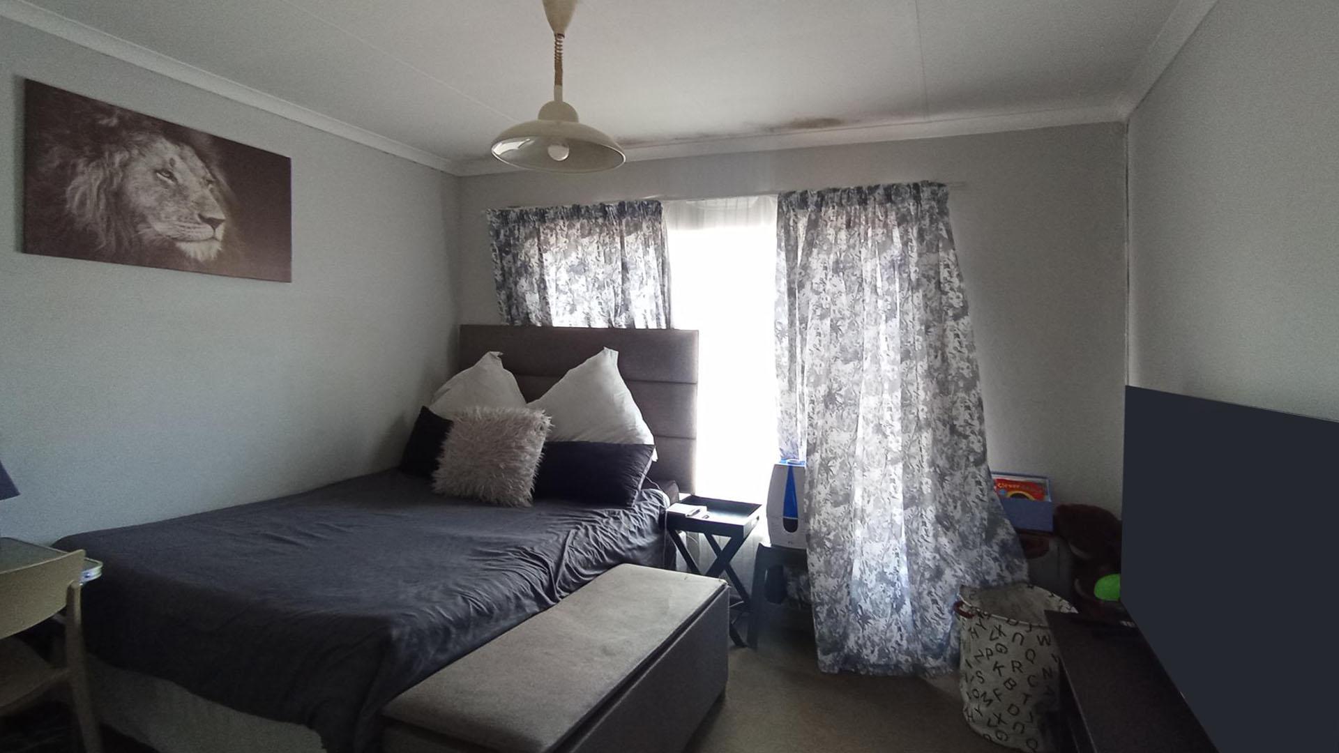 Bed Room 2 - 15 square meters of property in Willow Park Manor