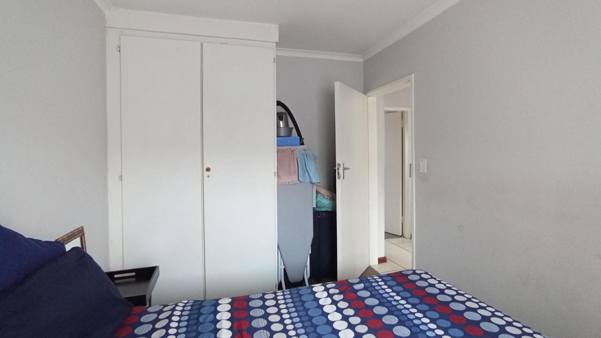 Bed Room 1 - 10 square meters of property in Willow Park Manor