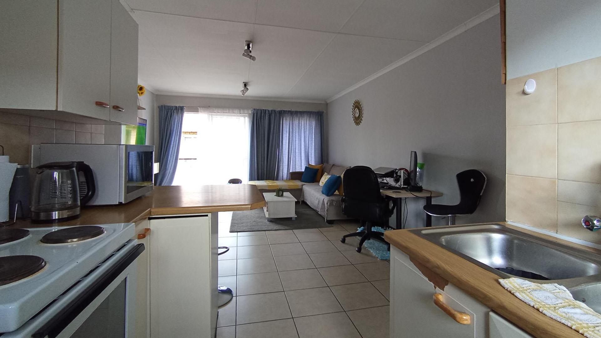 Kitchen - 11 square meters of property in Willow Park Manor