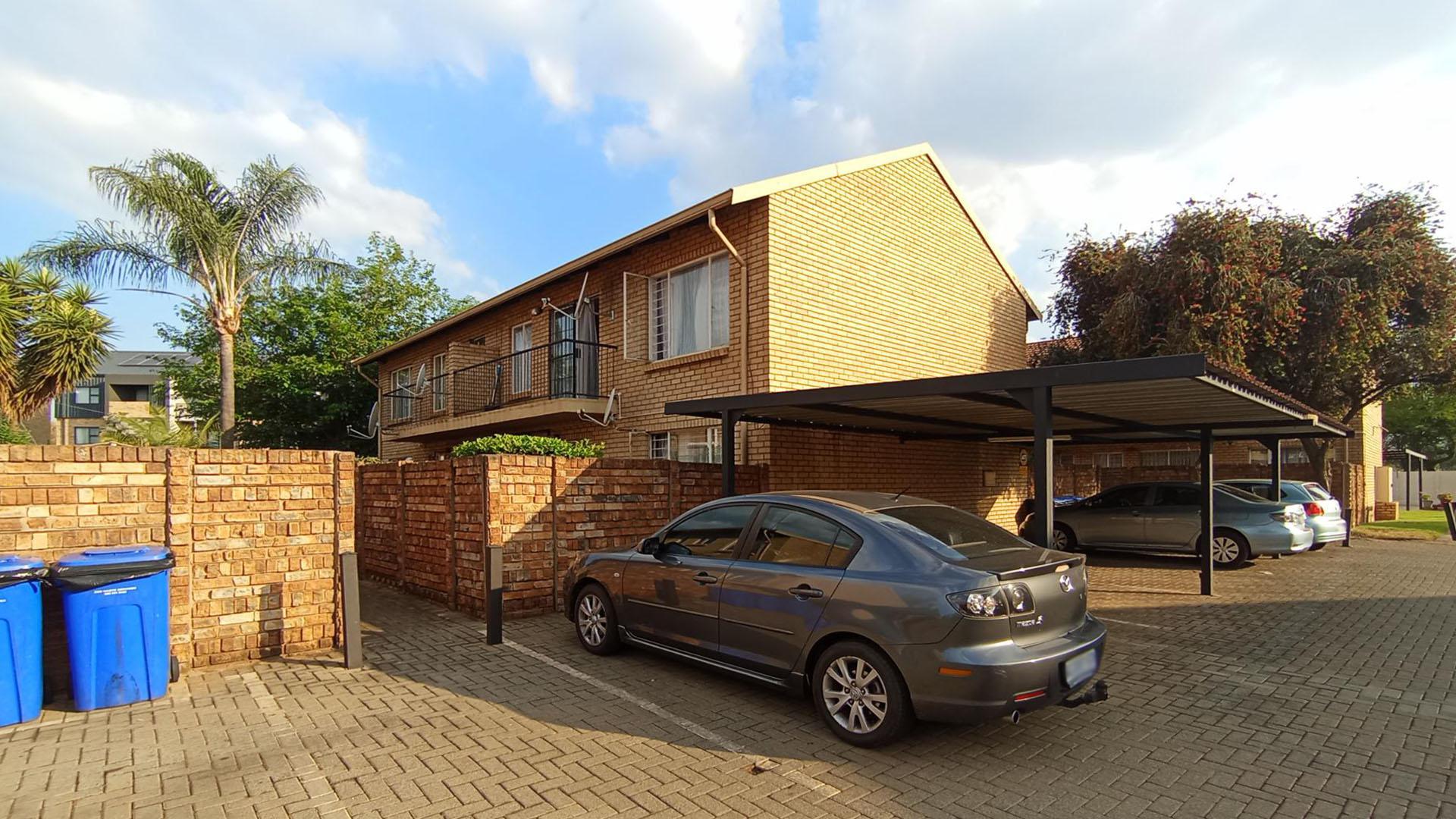 Front View of property in Willow Park Manor
