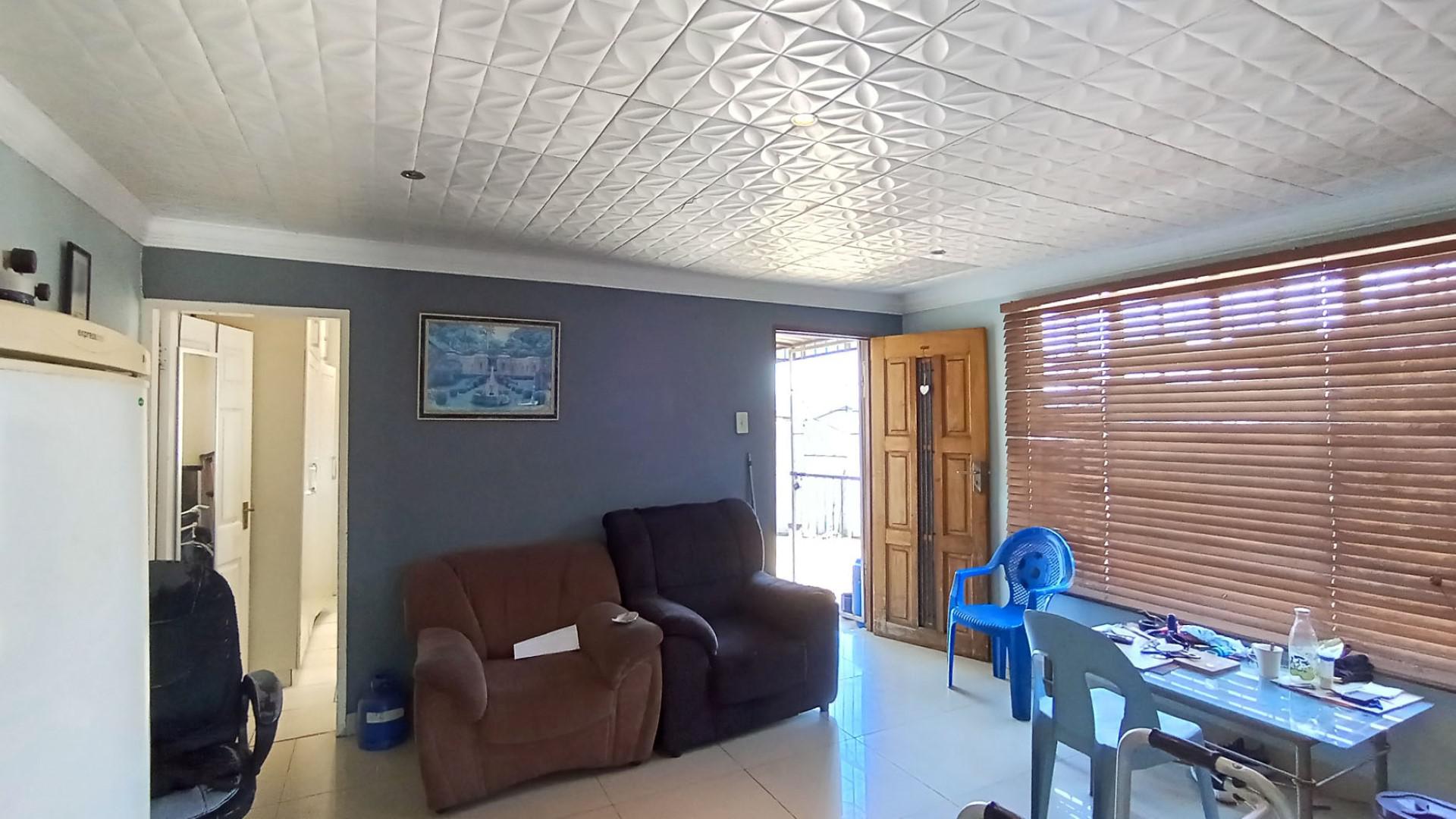 Lounges - 23 square meters of property in Woodlands - PMB