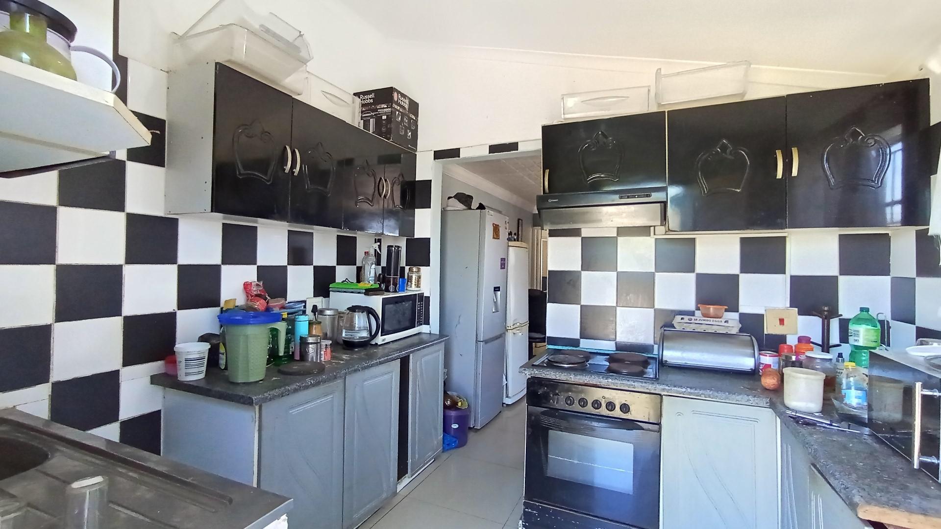 Kitchen - 10 square meters of property in Woodlands - PMB
