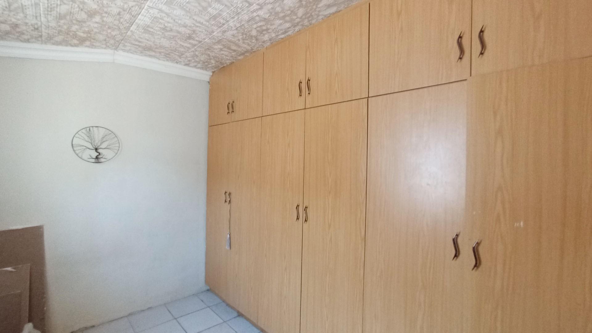 Bed Room 2 - 15 square meters of property in Woodlands - PMB