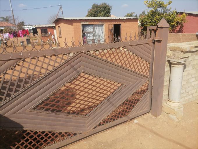 2 Bedroom House for Sale For Sale in Soshanguve - MR695334