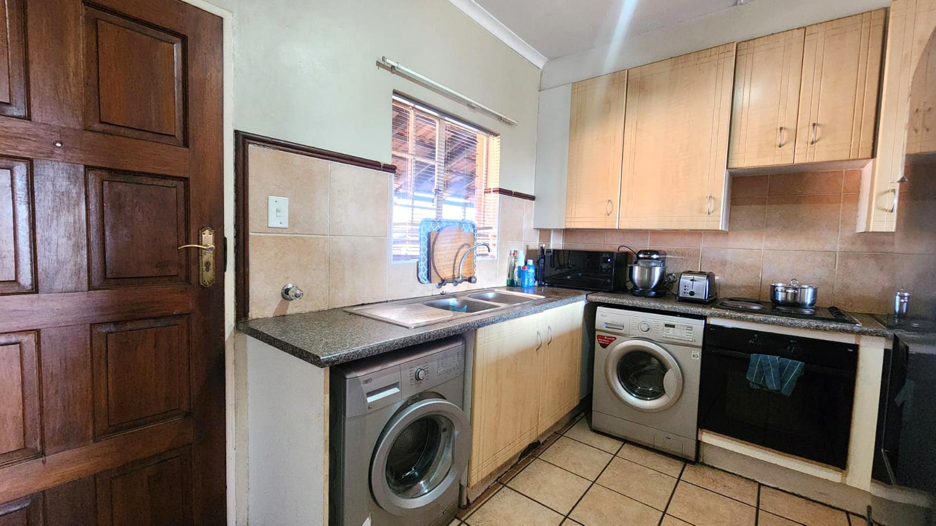 Kitchen of property in Mooikloof Ridge