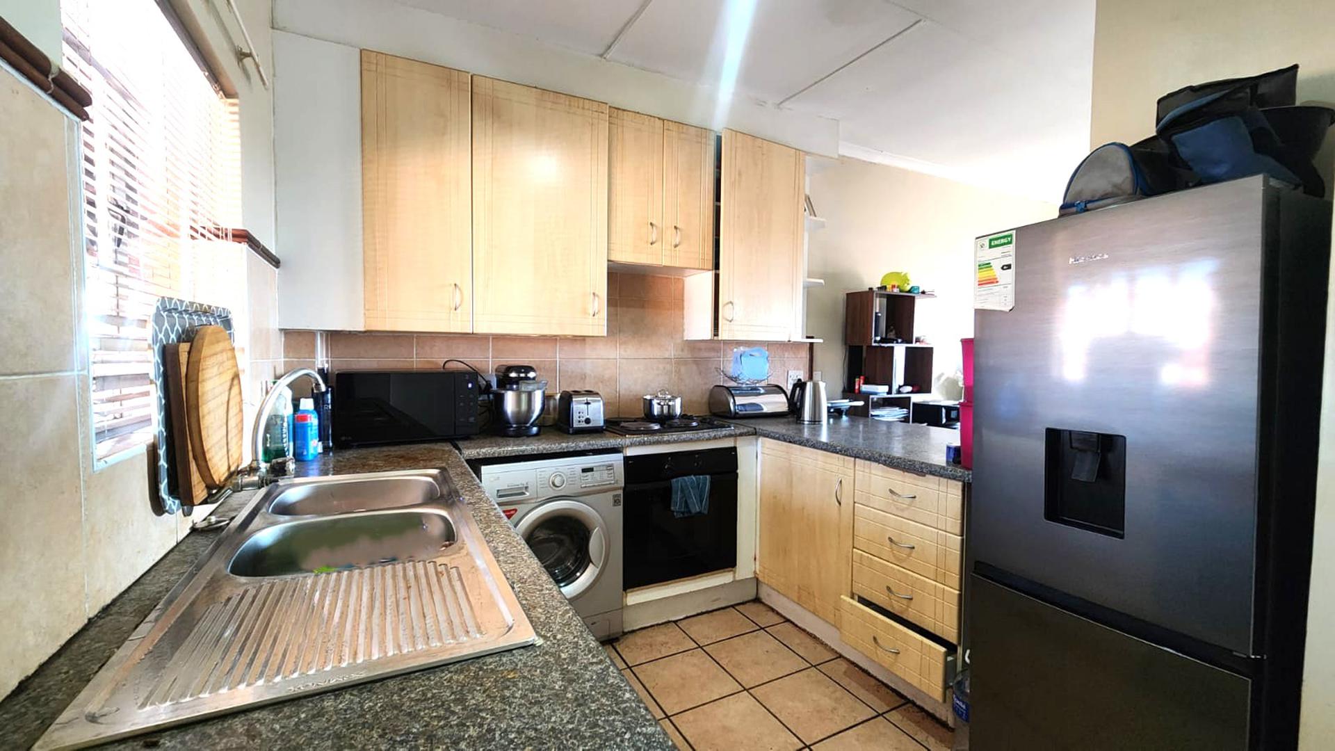 Kitchen of property in Mooikloof Ridge