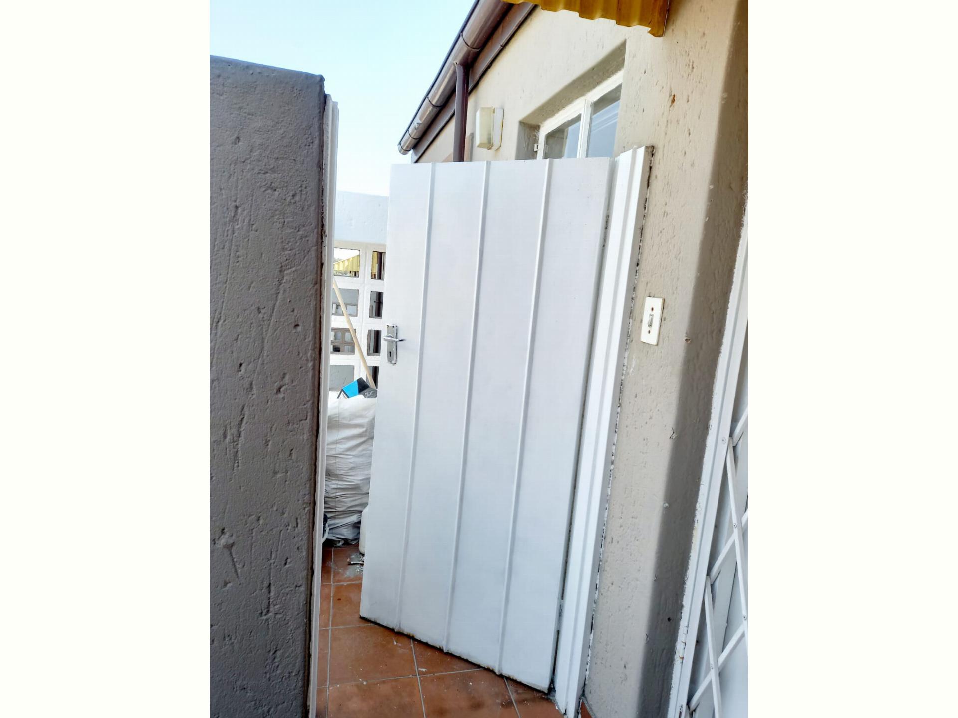  of property in Suideroord