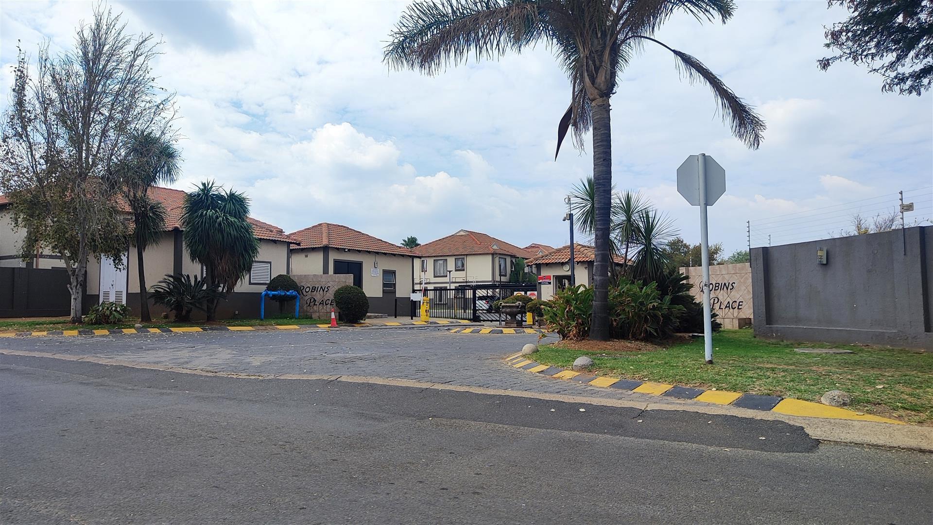 Front View of property in Parkrand