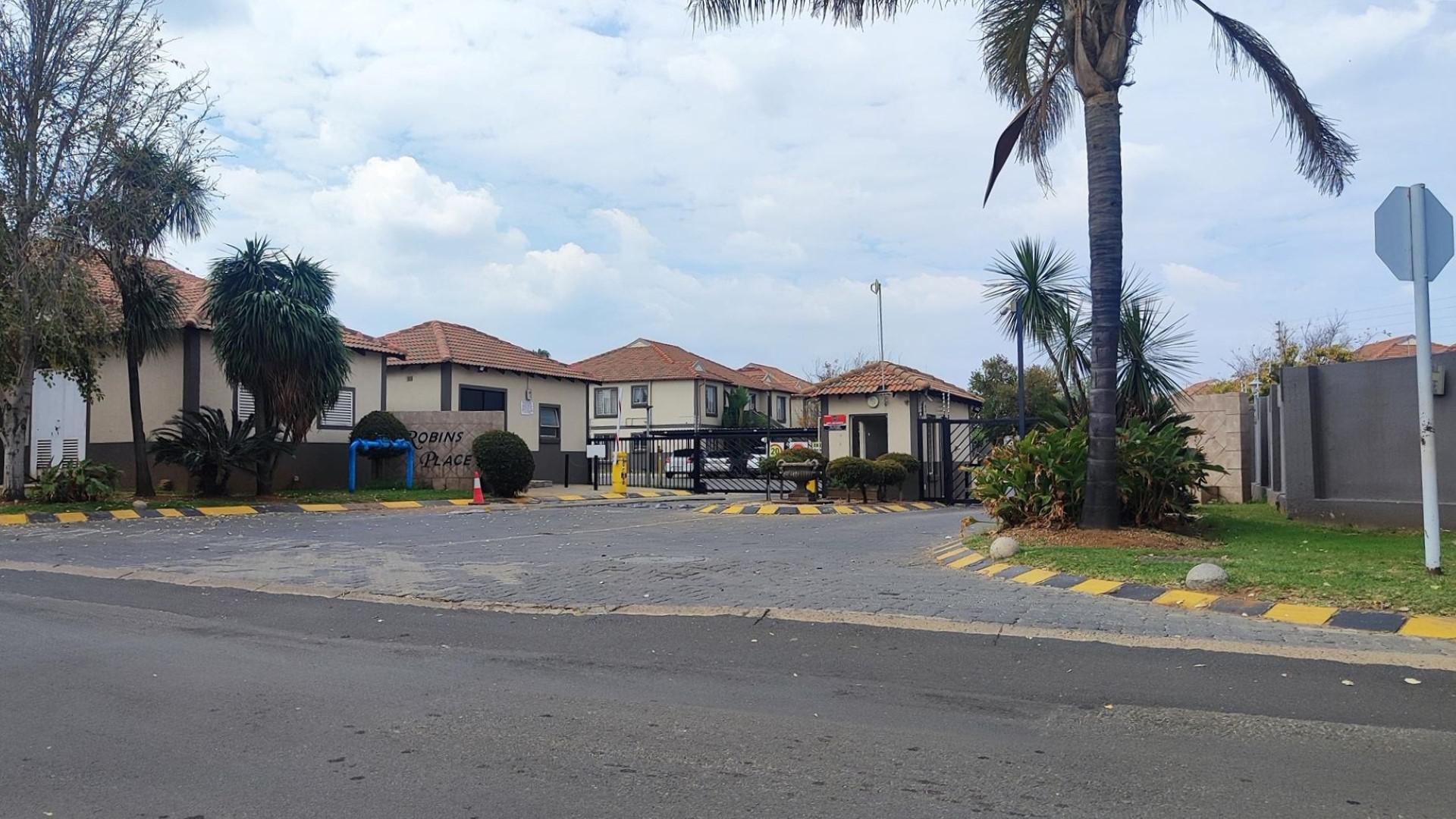 Front View of property in Parkrand