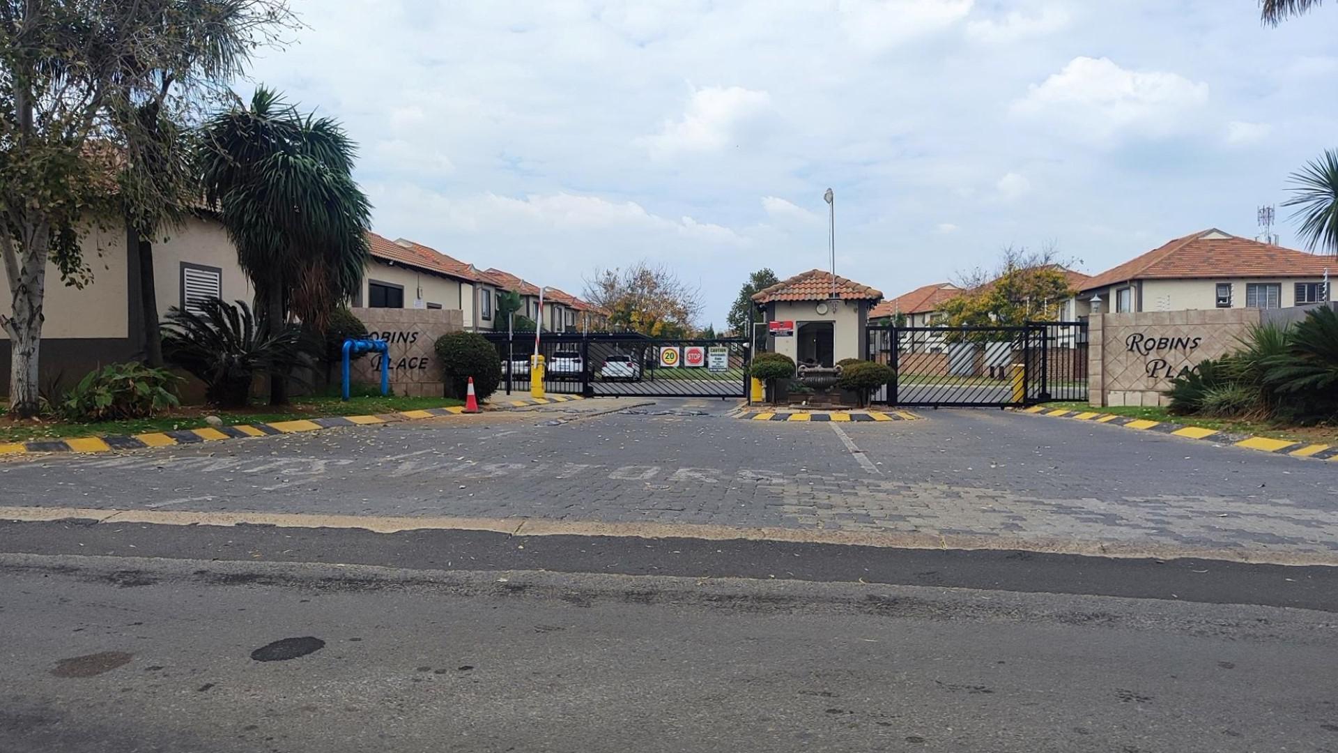 Front View of property in Parkrand
