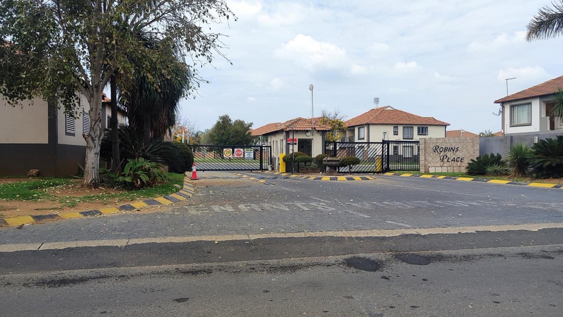 Front View of property in Parkrand