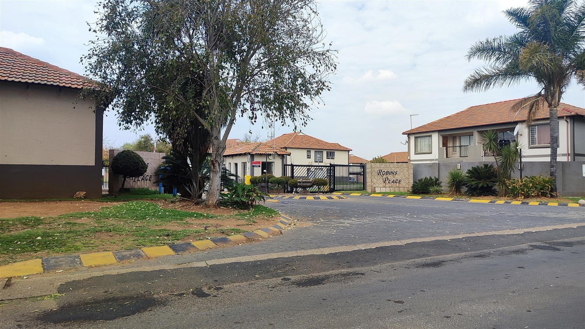 Front View of property in Parkrand