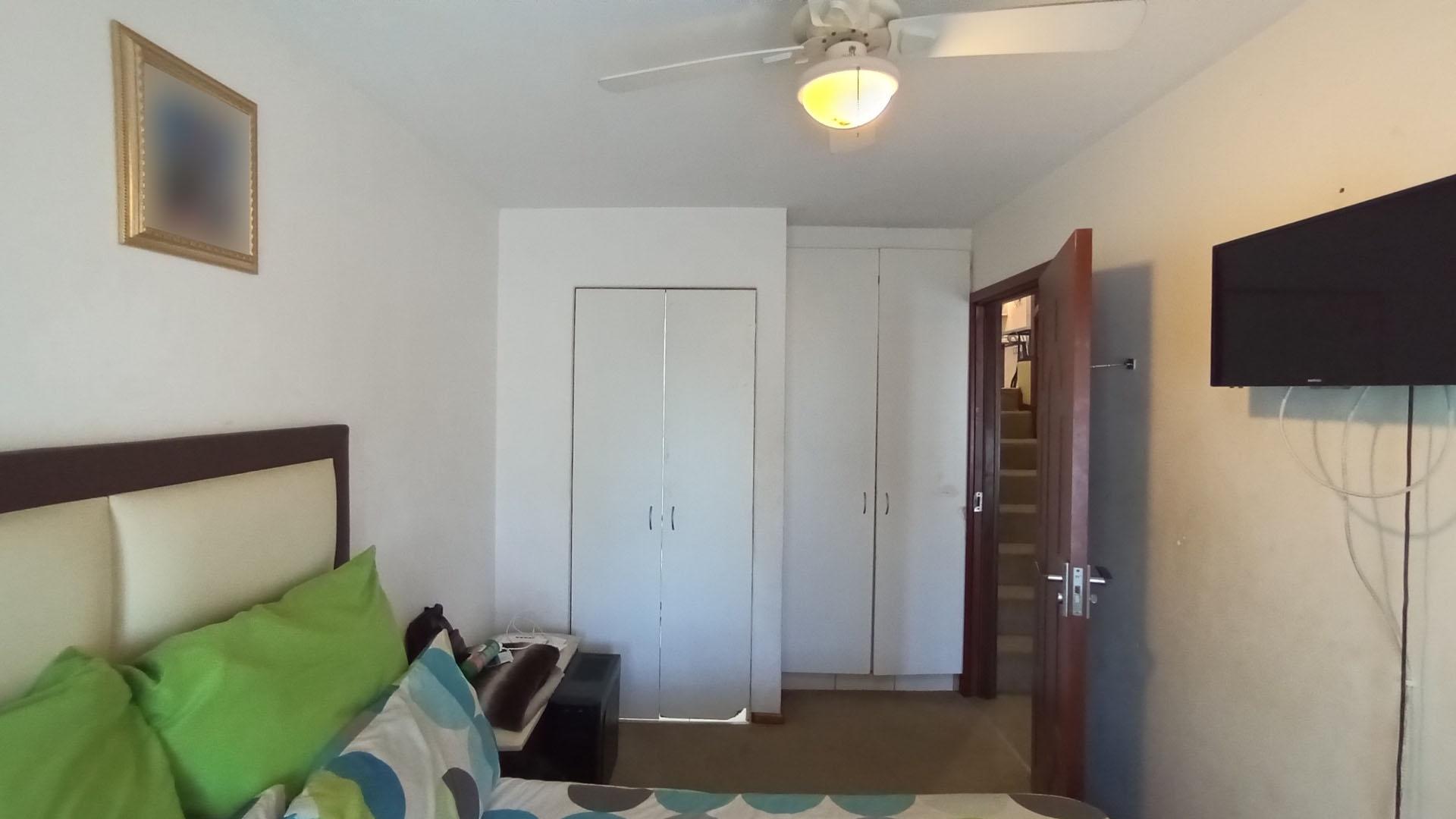 Bed Room 4 - 11 square meters of property in Amanzimtoti 