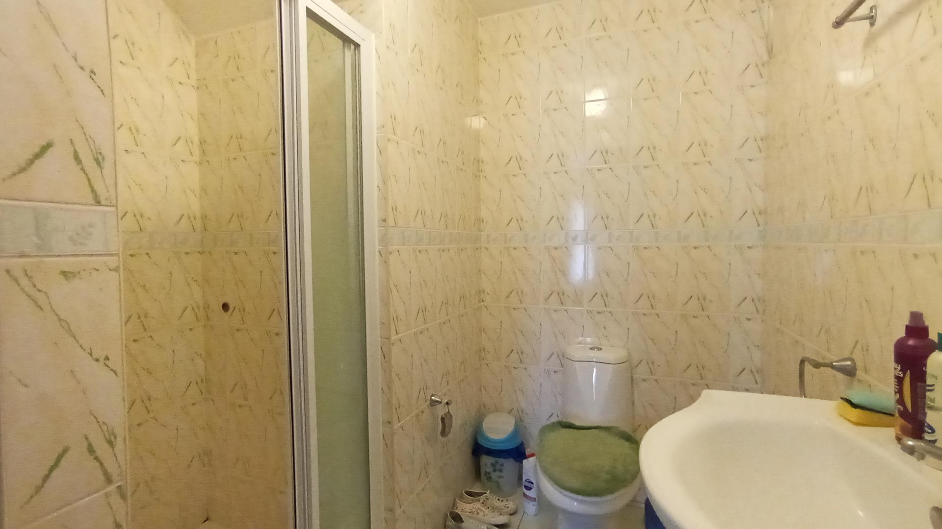 Bathroom 3+ - 8 square meters of property in Amanzimtoti 