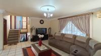 Lounges - 29 square meters of property in Amanzimtoti 