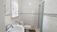 Bathroom 3+ - 8 square meters of property in Amanzimtoti 