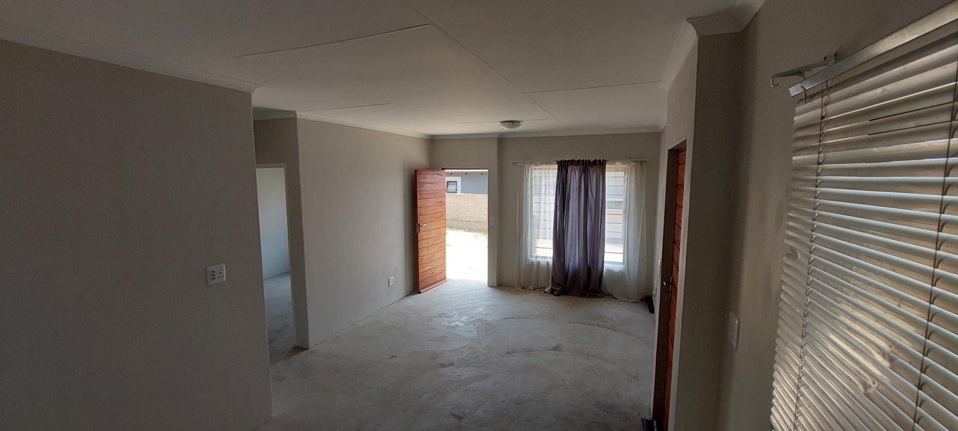 Lounges of property in Tirong 