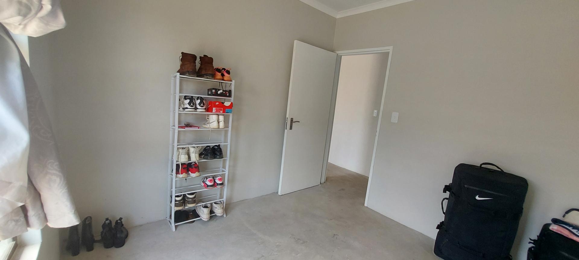 Bed Room 1 of property in Tirong 