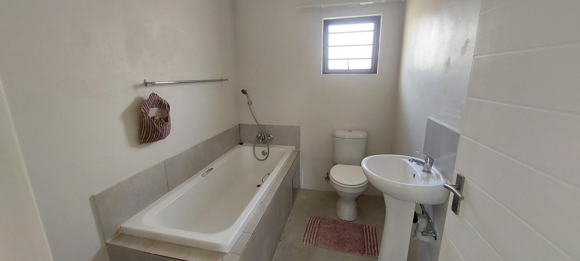 Bathroom 1 of property in Tirong 