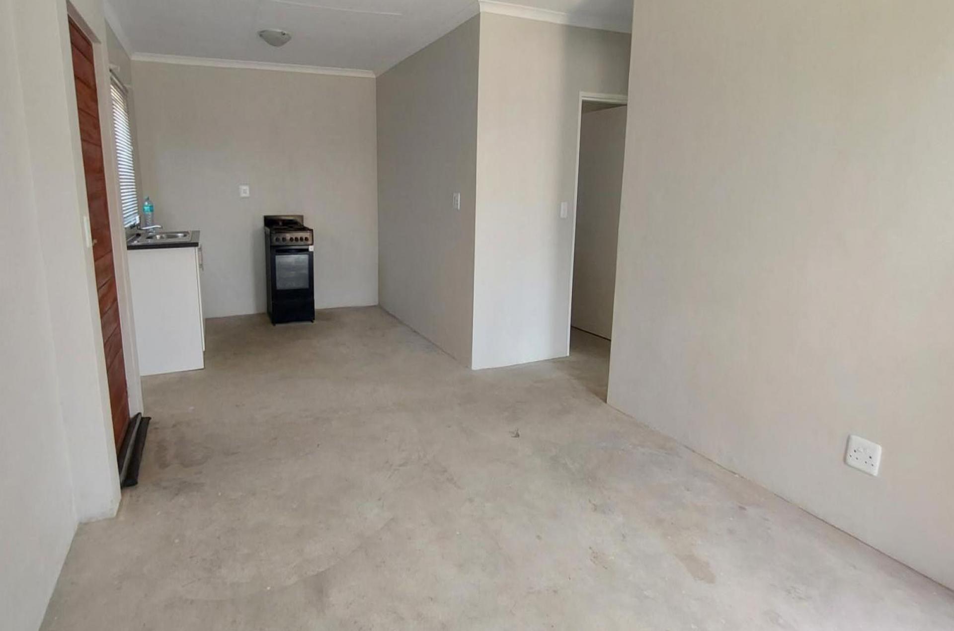 Lounges - 18 square meters of property in Tirong 