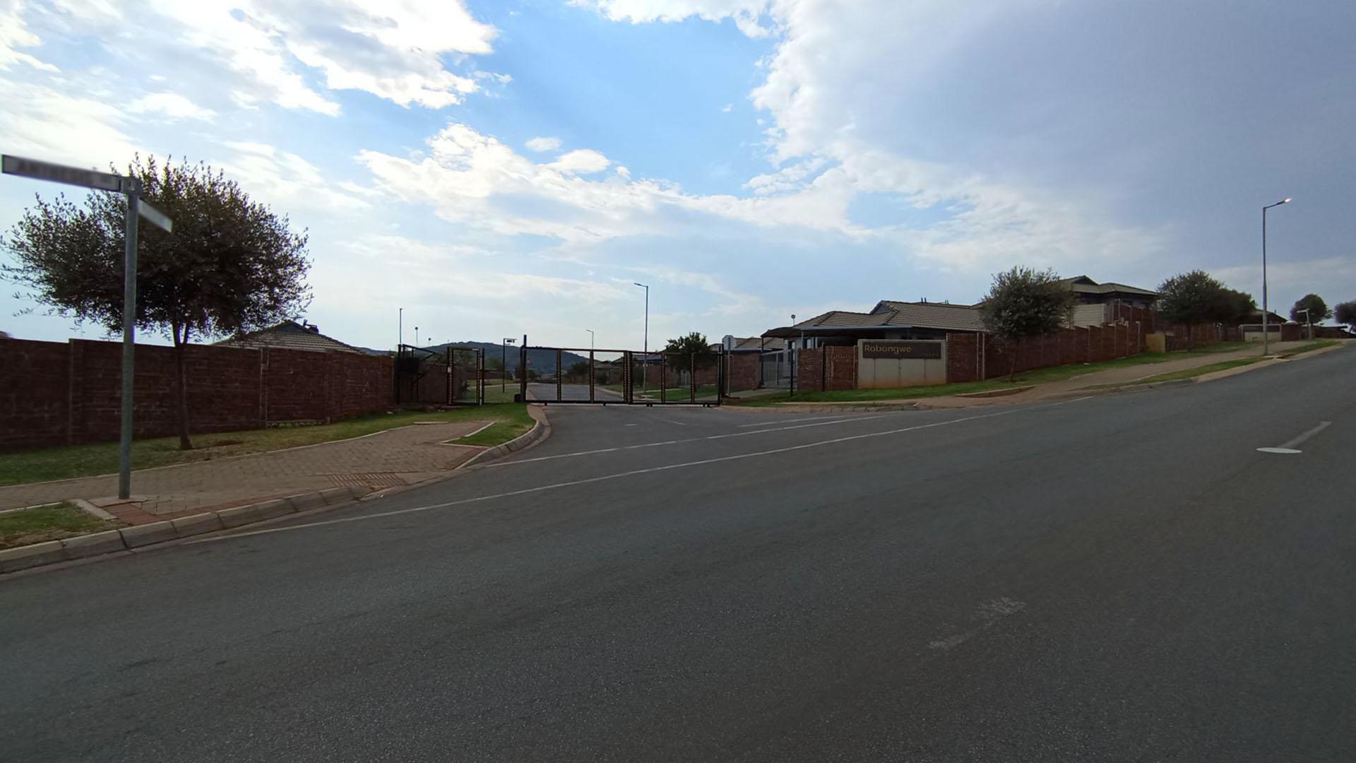 Front View of property in Lotus Gardens