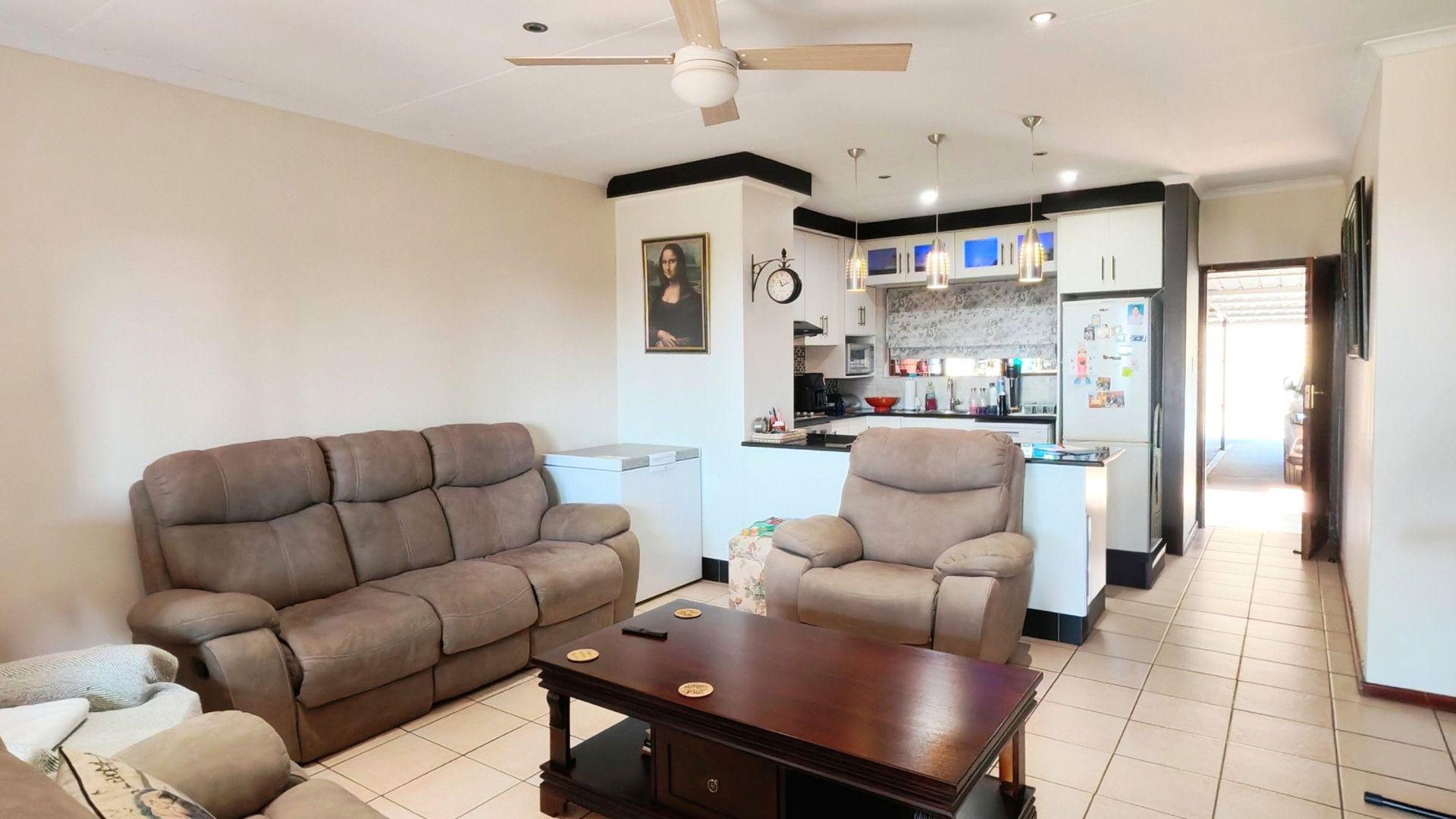 Lounges of property in Blackridge