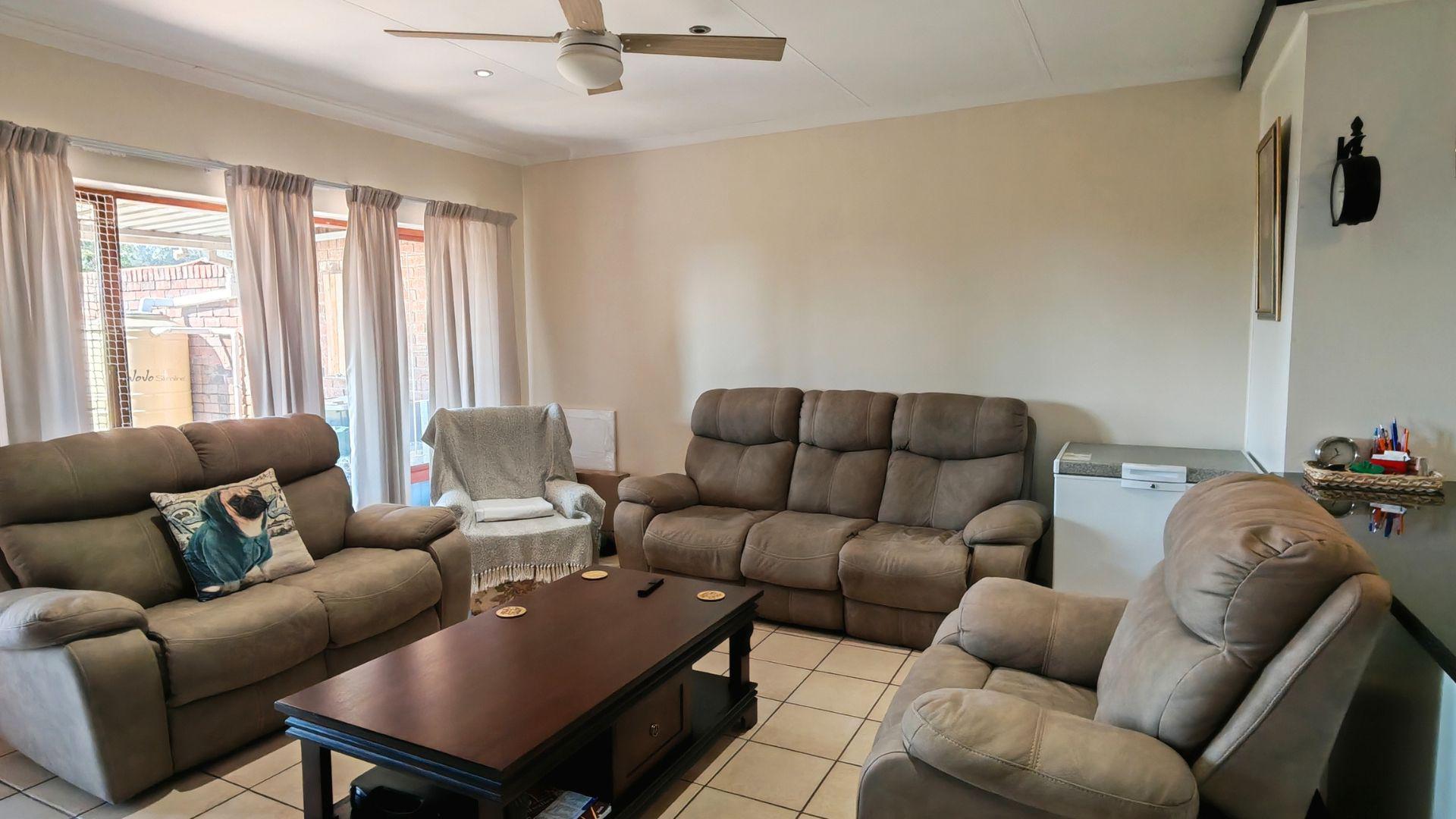 Lounges of property in Blackridge