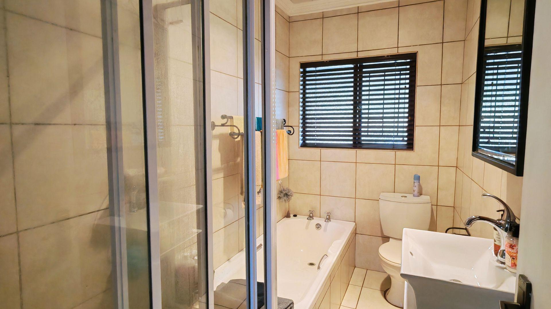 Bathroom 1 of property in Blackridge