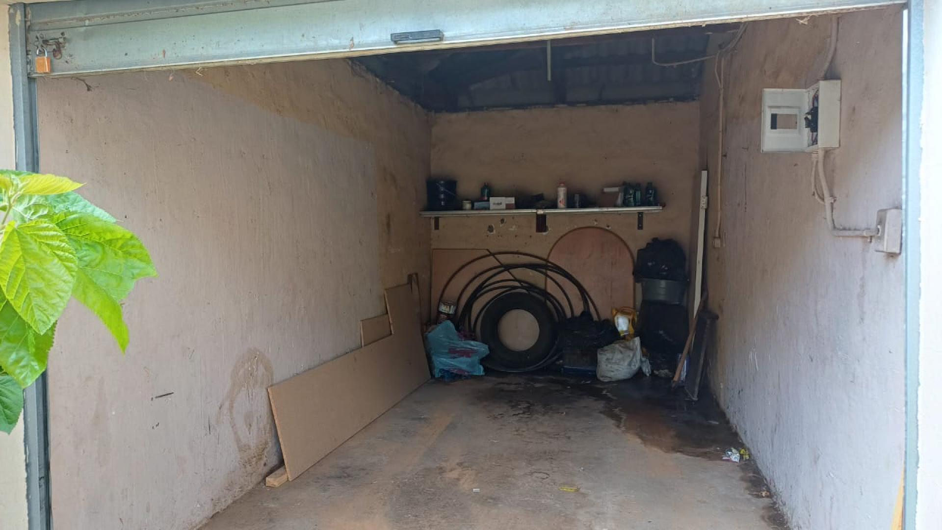 Garage of property in Bedelia