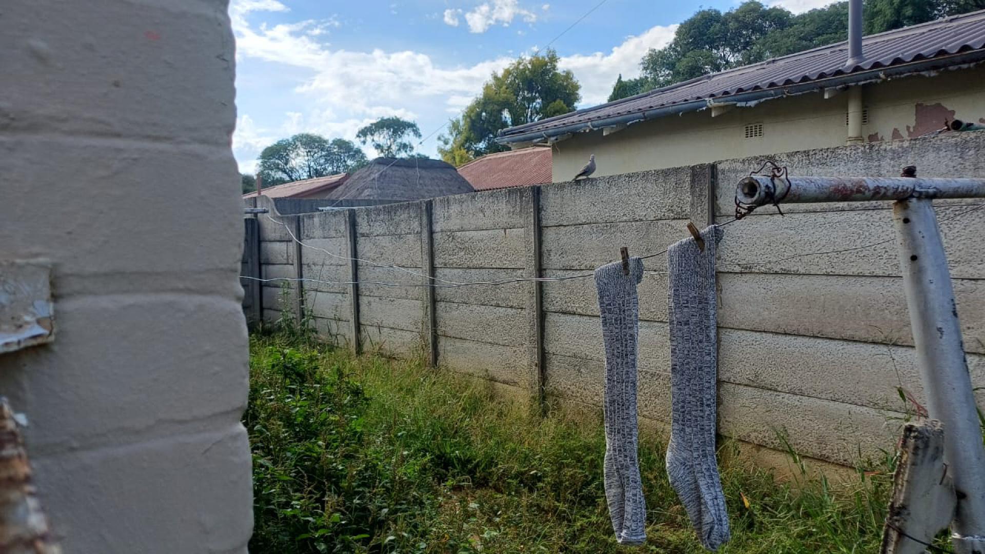 Backyard of property in Bedelia