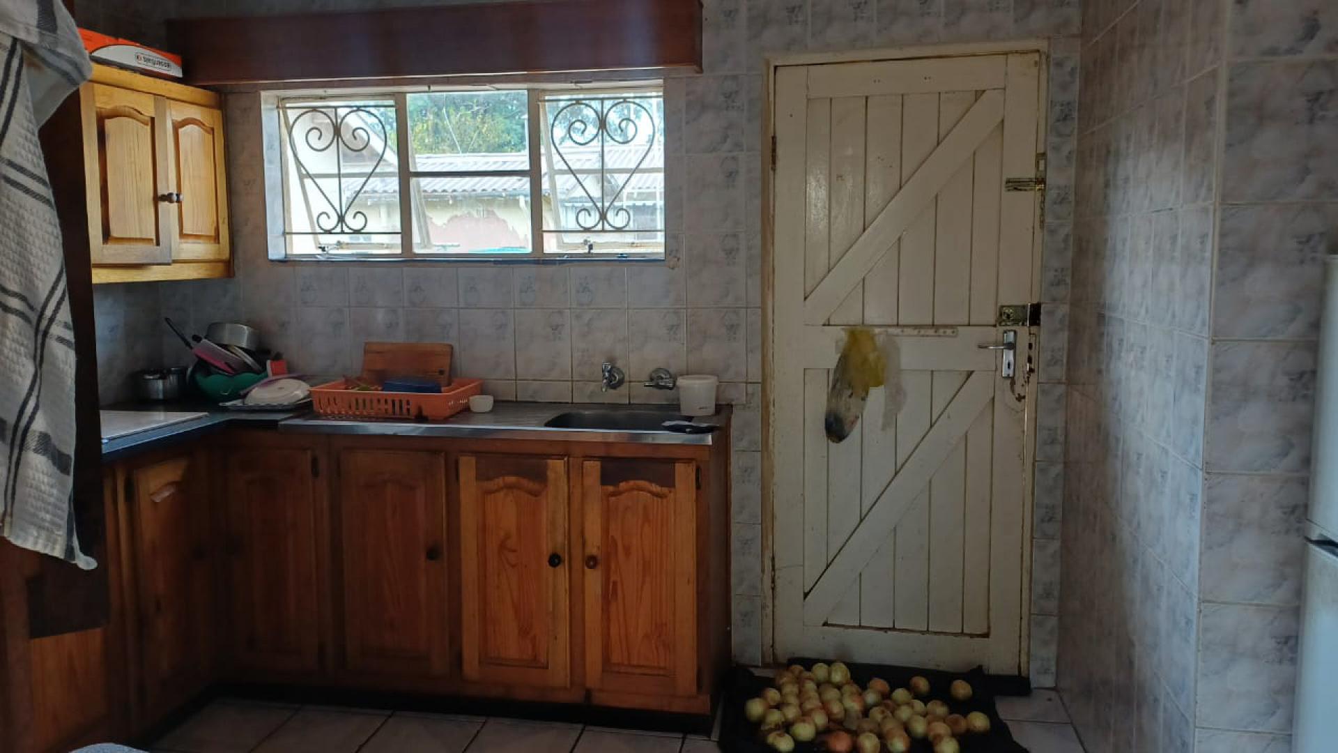 Kitchen of property in Bedelia